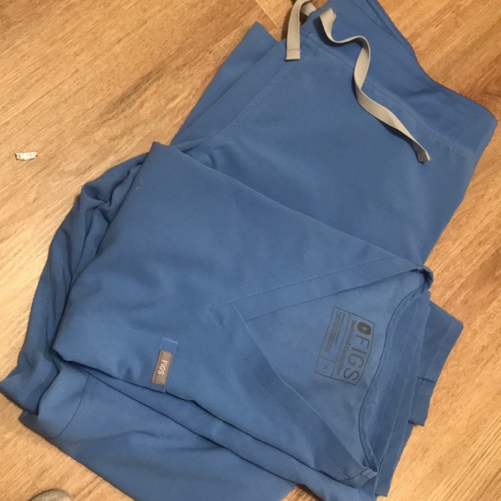 Figs scrub set. Ceil blue.